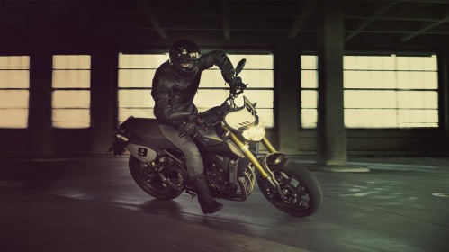 2015-Yamaha-MT09-Sport-Tracker-EU-Matt-Grey-Action-003