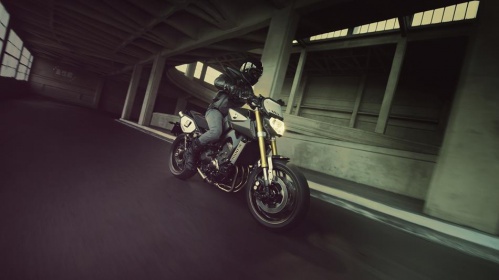 2015-Yamaha-MT09-Sport-Tracker-EU-Matt-Grey-Action-005