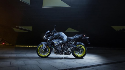 2016-Yamaha-MT-10-EU-Night-Fluo-Static-004