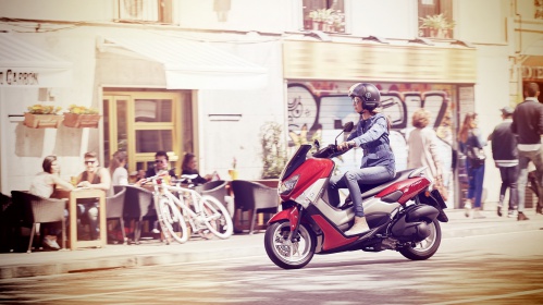 2015-Yamaha-G125YM-EU-Power-Red-Action-007