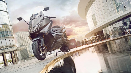 2015-Yamaha-T-MAX-SPECIAL-EU-Liquid-Darkness-Static-006