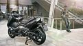 2015-Yamaha-T-MAX-SPECIAL-EU-Liquid-Darkness-Static-004
